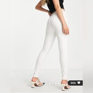 Never been worn Jamie high waisted white skinny jeans